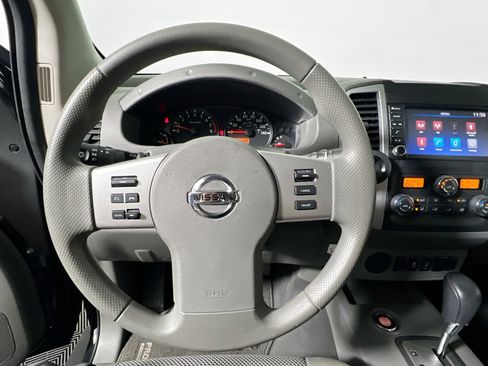 Used 2021 Nissan Frontier SV w/ Midnight Edition Floor Mats image 17