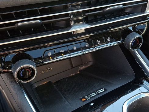 Used 2024 Chevrolet Traverse Z71 w/ Enhanced Driving Package image 17