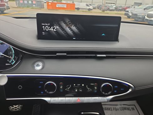 Used 2025 Genesis GV70 2.5T w/ Sport Prestige Package image 12