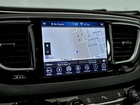 Used 2018 Chrysler Pacifica Touring-L Plus image 23