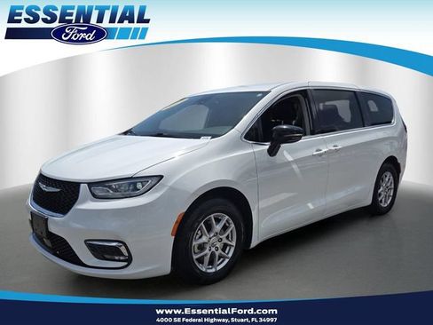Used 2024 Chrysler Pacifica Touring-L FWD image 1