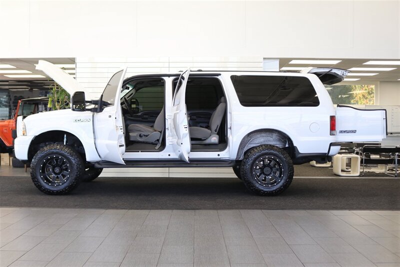 Used 2005 Ford Excursion XLT AWD/4WD image 10