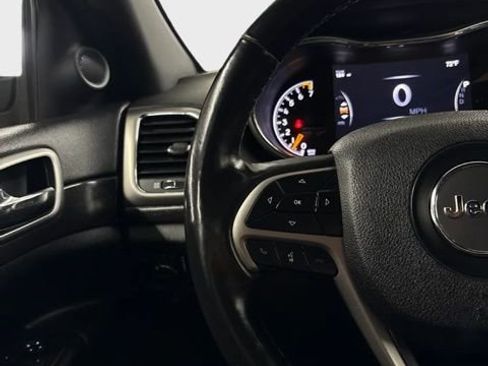 Used 2018 Jeep Grand Cherokee Altitude AWD/4WD image 31