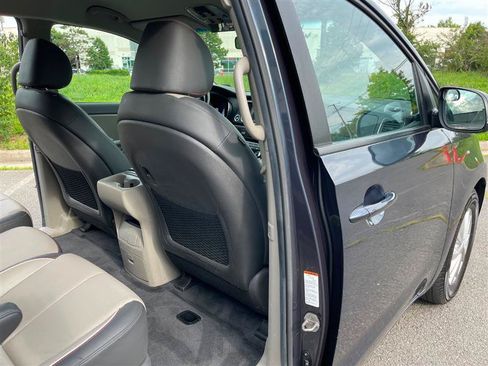 Used 2017 Kia Sedona LX w/ LX Essentials Premium Package FWD image 53
