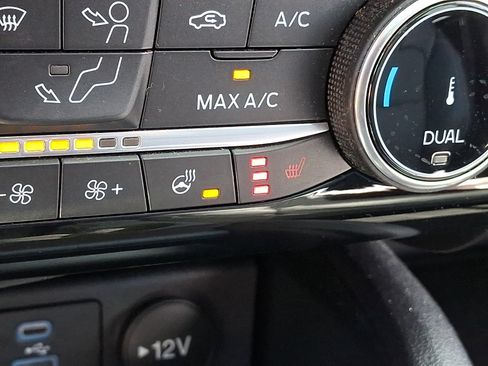 Certified 2022 Ford Escape Titanium AWD/4WD image 30