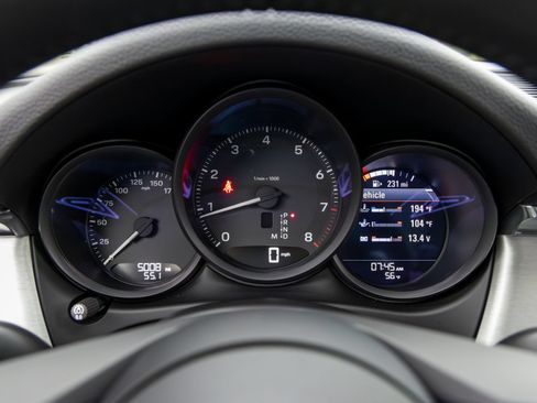 Certified 2026 Porsche Macan AWD/4WD image 34
