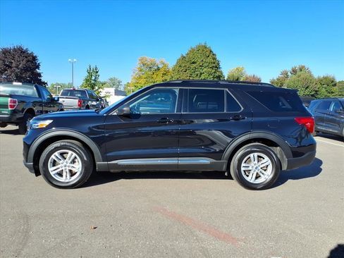 Used 2023 Ford Explorer XLT w/ Equipment Group 202A image 2