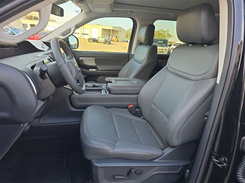 New 2025 Ford Expedition Active image 16