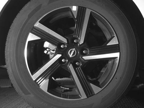 Used 2025 Nissan Sentra SV FWD image 15