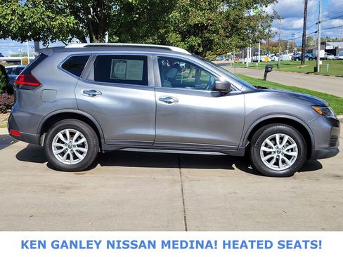 Used 2019 Nissan Rogue SV image 2