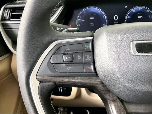 Used 2024 Jeep Grand Cherokee Limited image 18