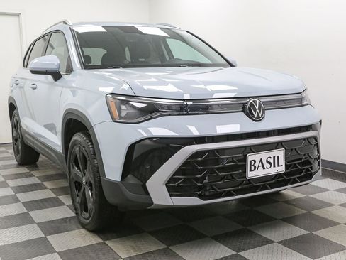 New 2026 Volkswagen Taos SEL AWD/4WD image 2