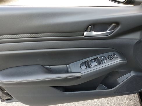 Certified 2025 Nissan Altima 2.5 SV FWD image 16
