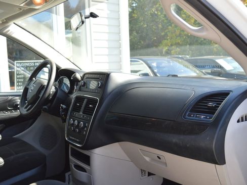 Used 2013 Dodge Grand Caravan SE image 37
