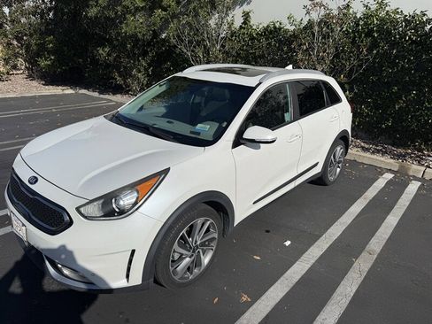 Used 2017 Kia Niro Touring w/ Advanced Technology Package image 5