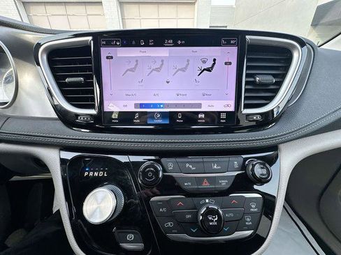 Certified 2022 Chrysler Pacifica Touring-L image 20