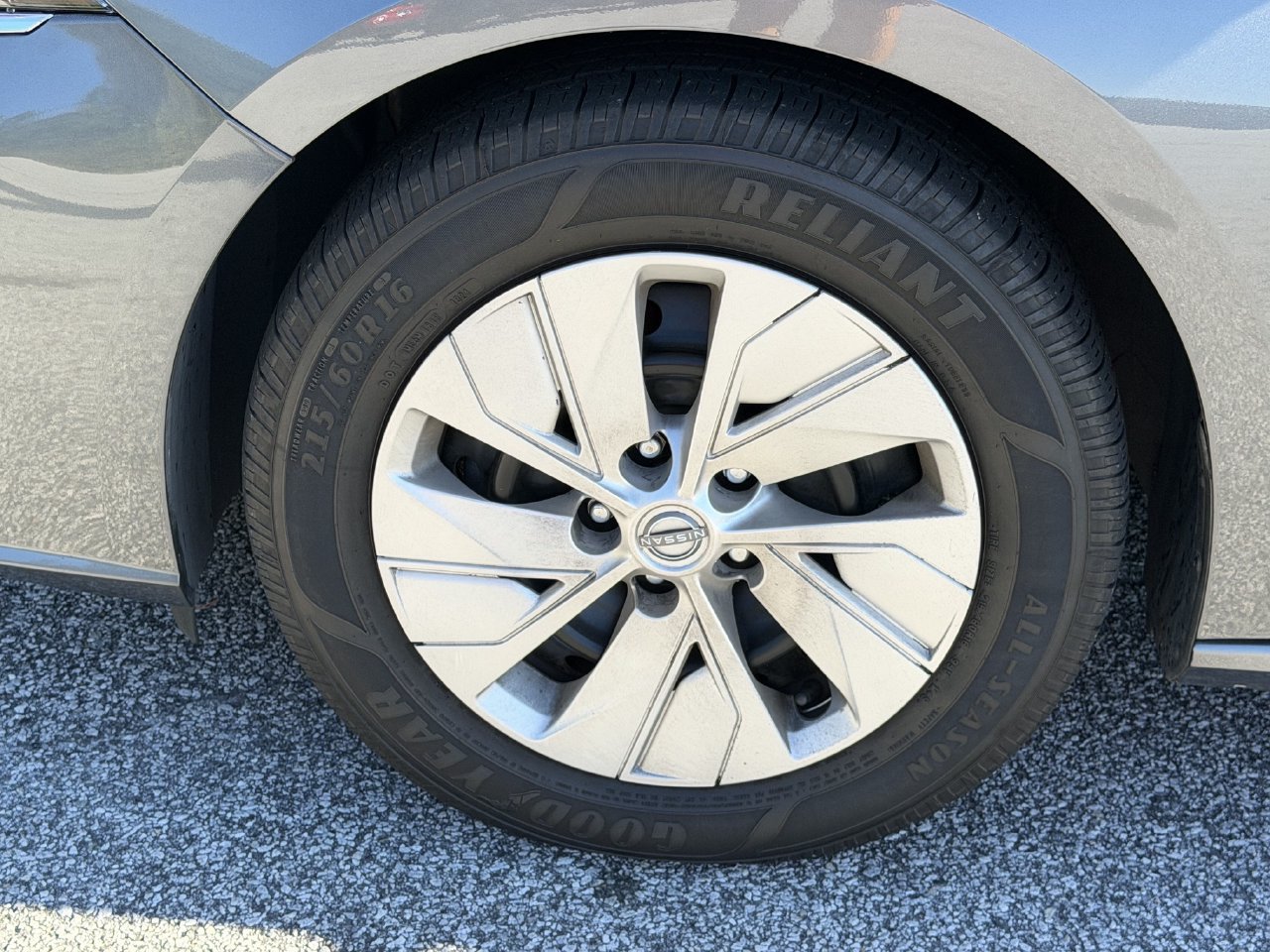 Used 2024 Nissan Altima 2.5 SV FWD image 30