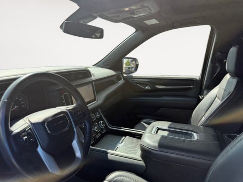 Used 2021 GMC Yukon XL Denali AWD/4WD image 9