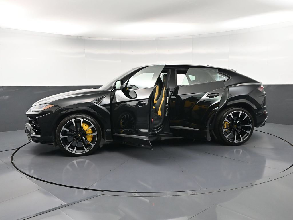 Used 2022 Lamborghini Urus AWD/4WD image 40
