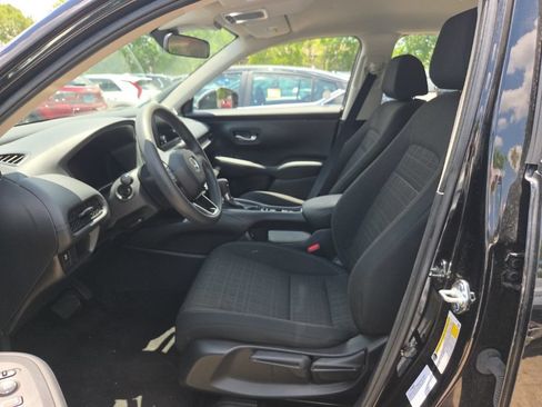 Used 2025 Honda HR-V LX image 3