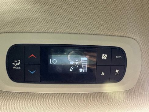 Used 2019 Chrysler Pacifica Touring-L FWD image 45