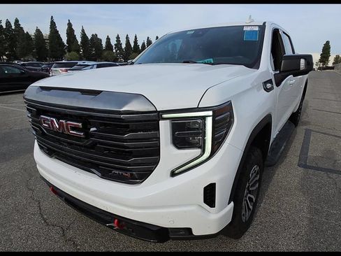 Used 2022 GMC Sierra 1500 AT4 w/ Technology Package AWD/4WD image 3