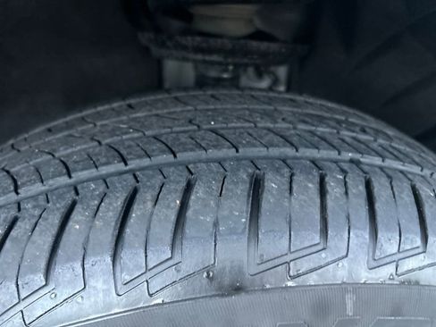 Used 2023 GMC Acadia SLT w/ Technology Package image 30