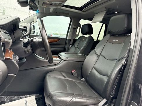 Used 2016 Cadillac Escalade Luxury AWD/4WD image 11