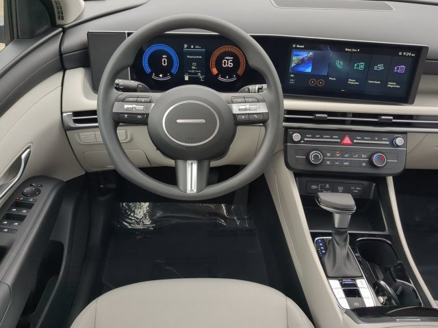 Certified 2025 Hyundai Tucson SE FWD image 16