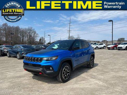 Used 2025 Jeep Compass Trailhawk AWD/4WD image 1