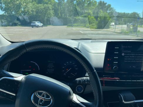 Certified 2021 Toyota Sienna XLE FWD image 5