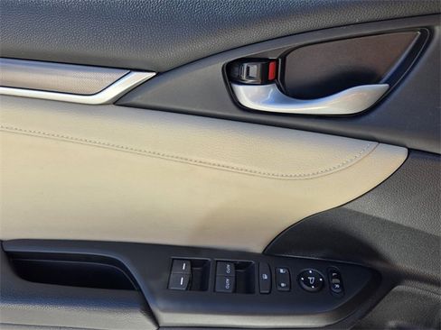 Used 2019 Honda Civic Touring image 30