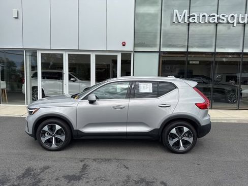 Certified 2025 Volvo XC40 B5 Plus AWD/4WD image 2