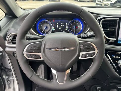 New 2026 Chrysler Pacifica Select image 18