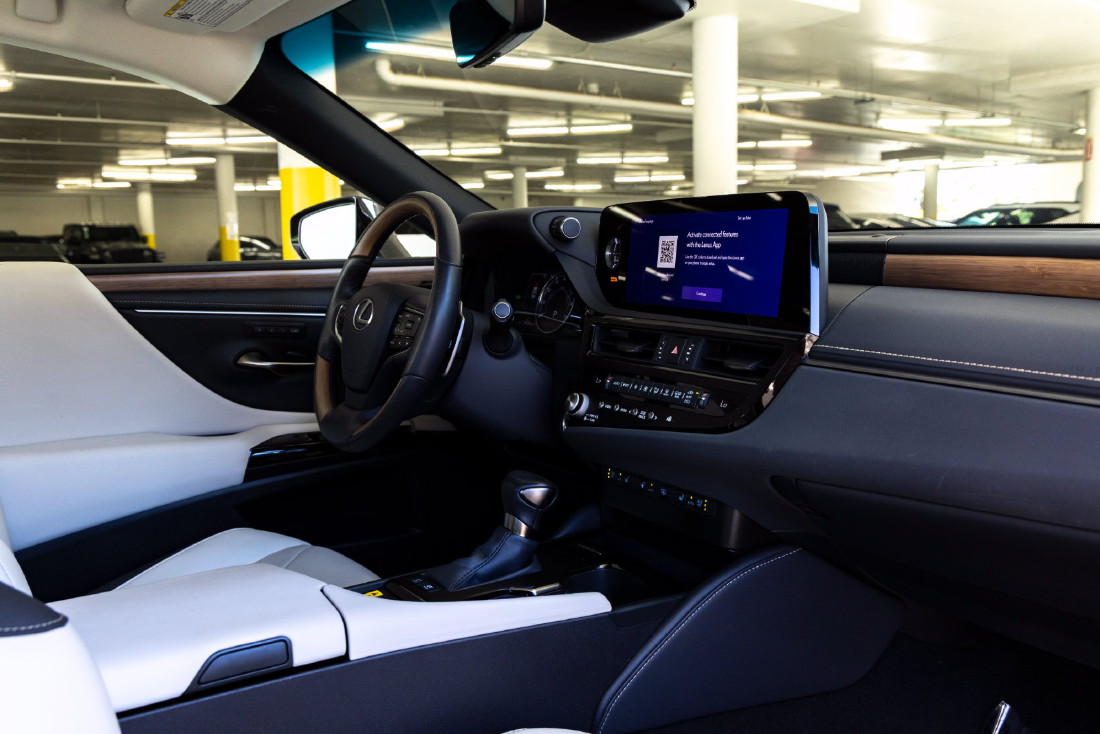 Used 2024 Lexus ES 300h w/ Technology Package FWD image 29