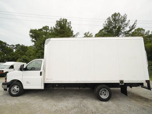 New 2026 GMC Savana 4500 w/ Power Convenience Package RWD image 6