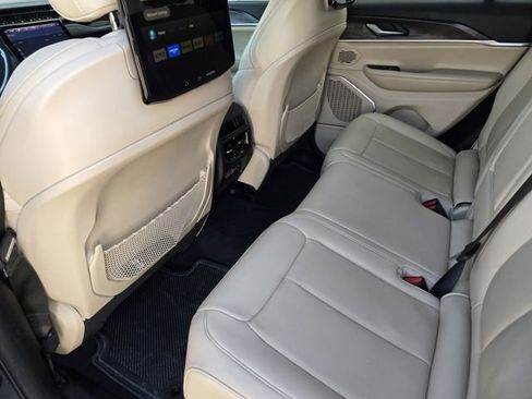 Certified 2023 Jeep Grand Cherokee Limited w/ Black Appearance Package image 31