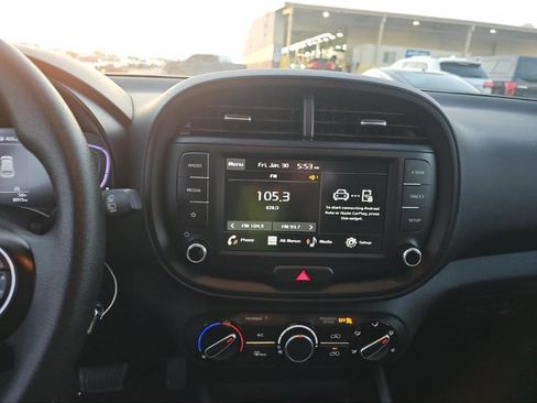 Used 2025 Kia Soul LX w/ LX Technology Package FWD image 5