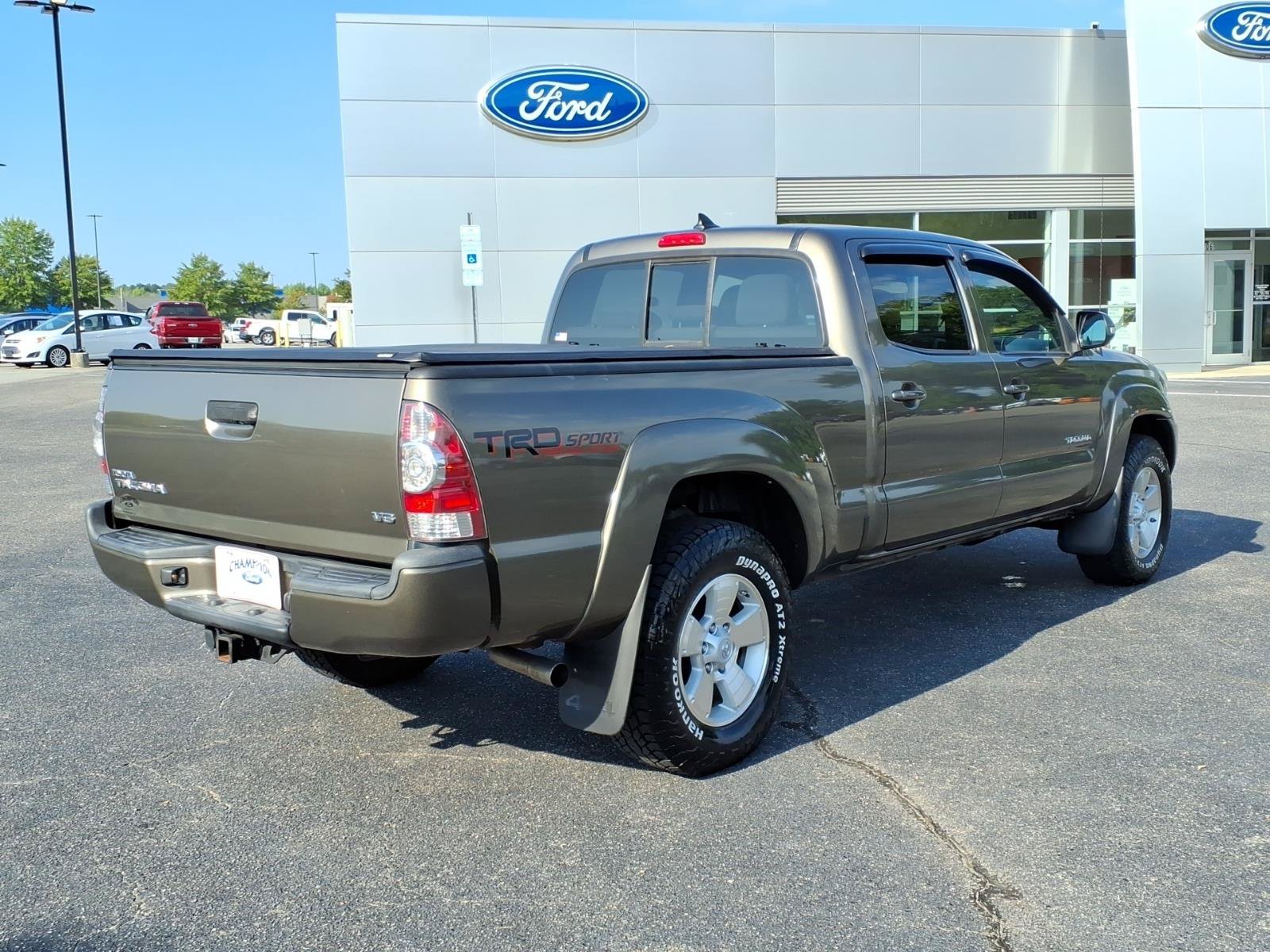 Used 2015 Toyota Tacoma 4x4 Double Cab w/ TRD Sport Package image 25