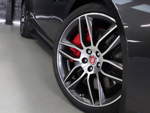 Used 2020 Jaguar F-TYPE R-Dynamic image 10