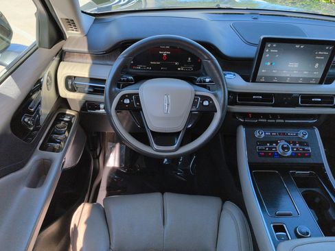 Certified 2020 Lincoln Aviator Reserve w/ Equipment Group 202A image 16