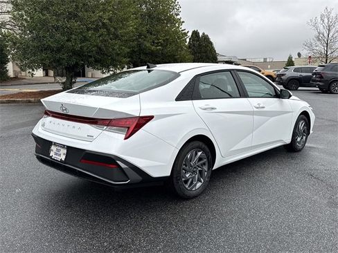 New 2026 Hyundai Elantra Blue image 7