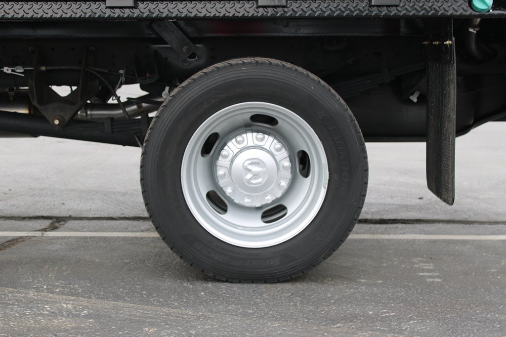 Used 2024 RAM 5500 Tradesman w/ Chrome Appearance Group AWD/4WD image 39