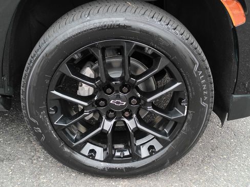 Certified 2023 Chevrolet Suburban High Country AWD/4WD image 33