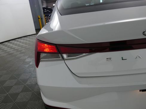 Used 2022 Hyundai Elantra SE FWD image 25