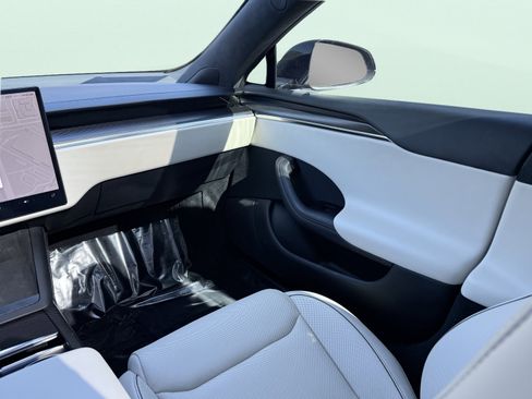 Used 2023 Tesla Model S Plaid image 37