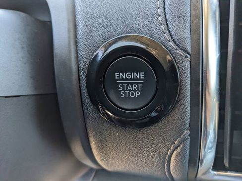 Certified 2025 Ford Expedition Max Platinum image 30