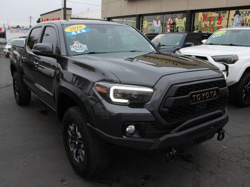 Used 2018 Toyota Tacoma TRD Off-Road image 8