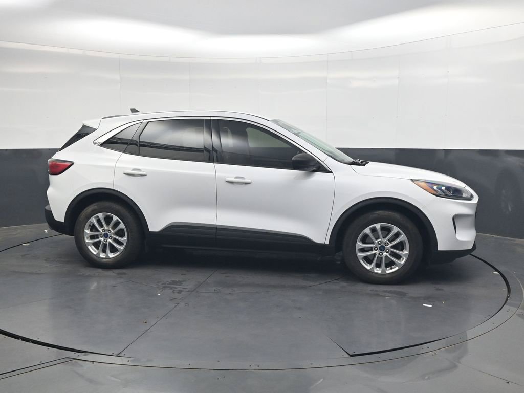 Used 2022 Ford Escape SE w/ Convenience Package FWD image 4