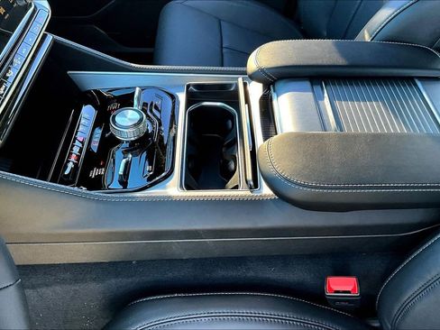 New 2026 Jeep Grand Wagoneer L Limited AWD/4WD image 8